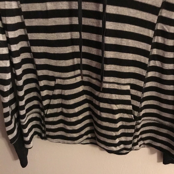 EUC Cable & Gauge black and grey stripped top - Picture 3 of 4